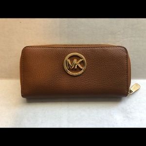 Michael Kors MK emblem zipper wallet